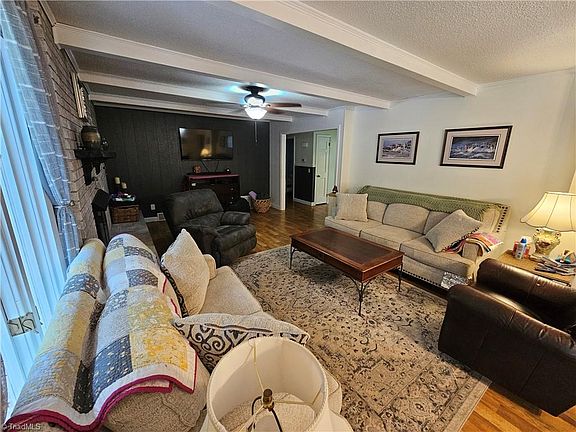 3rd image of 137 Forest Ln