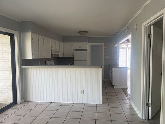 3rd image of 311 W Jewel Dr