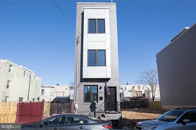 1st image of 2007 E Hazzard St