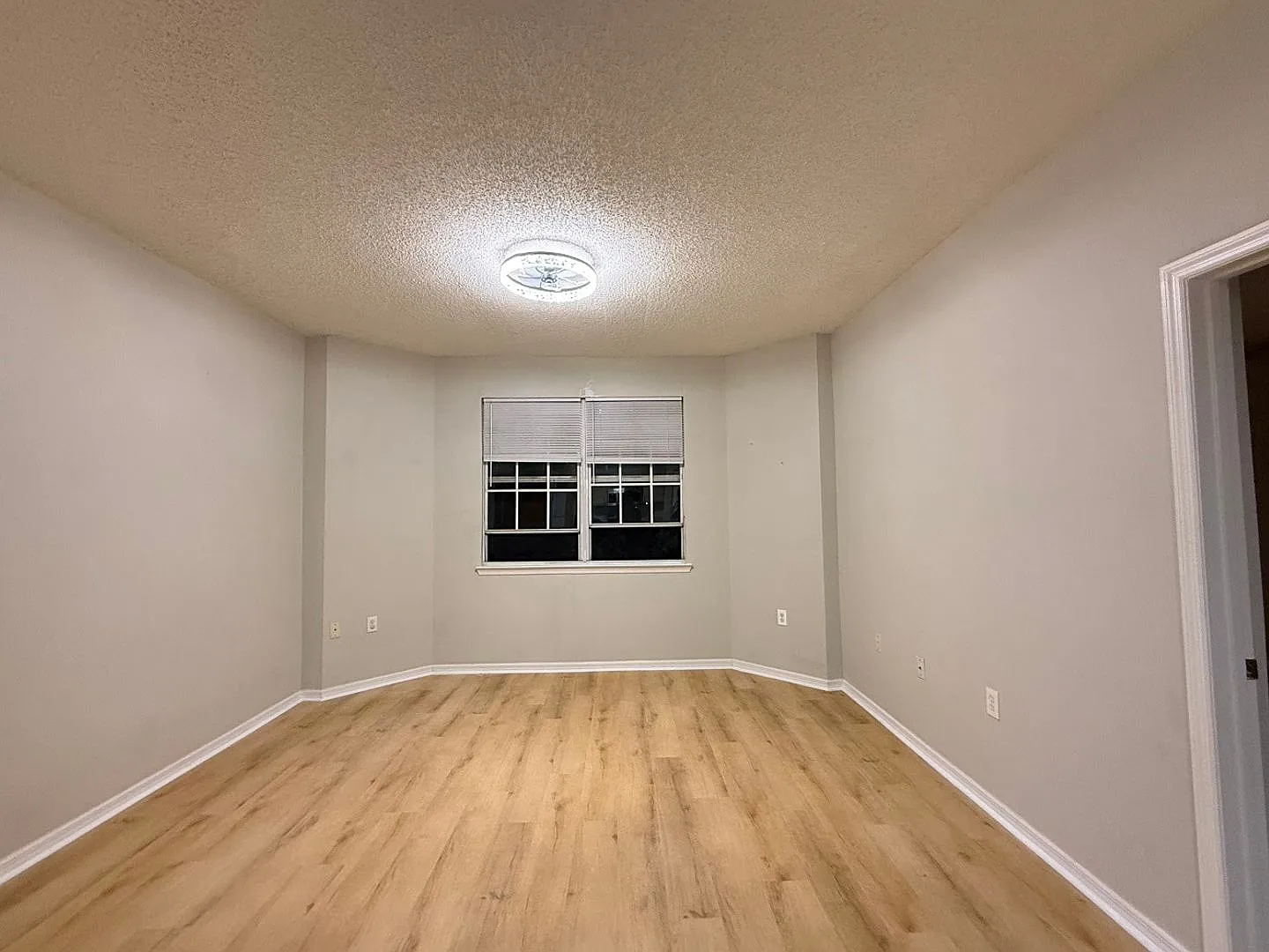 1 Bedroom Condo in Gated Community — Photo 4