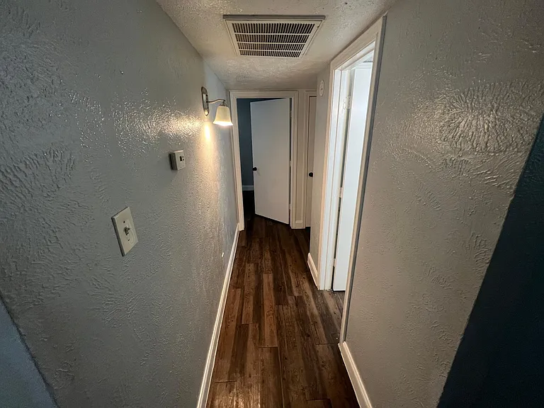 Hampton Gardens Apartment — Photo 53