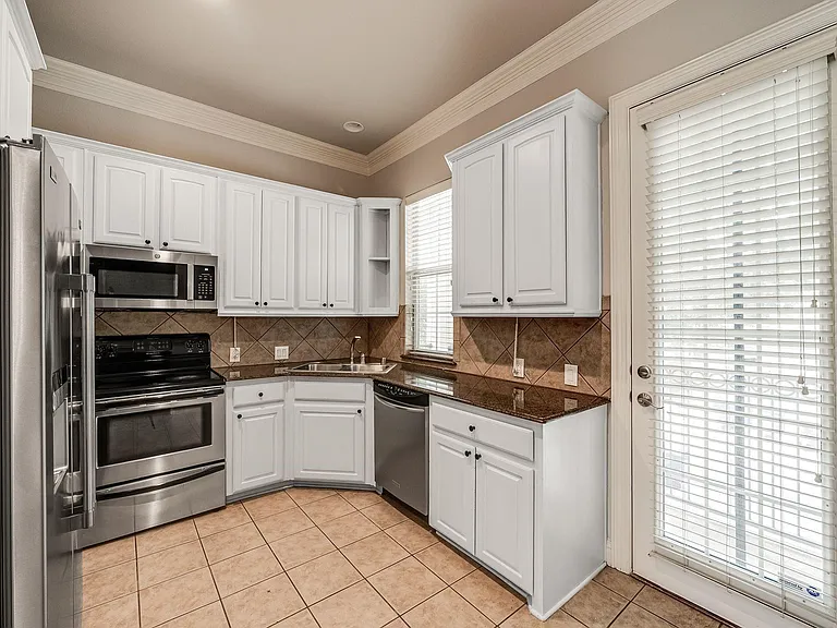 5836 La Vista Dr — Photo 10