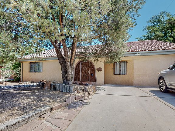 3rd image of 3510 La Hacienda Pl NE