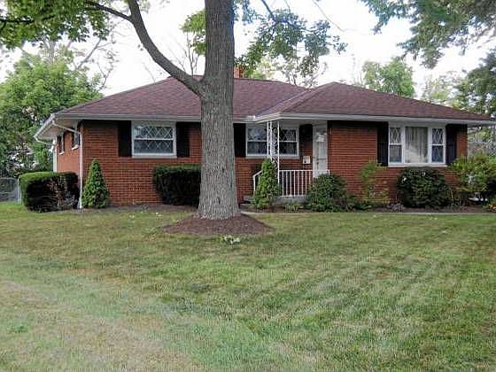 1st image of 2746 Queensway Dr