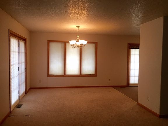 4th image of 2918 E J St