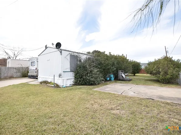 305 W Railroad St, Port Lavaca, TX 77979