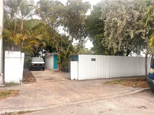 671 E 17th St, Hialeah, FL 33010