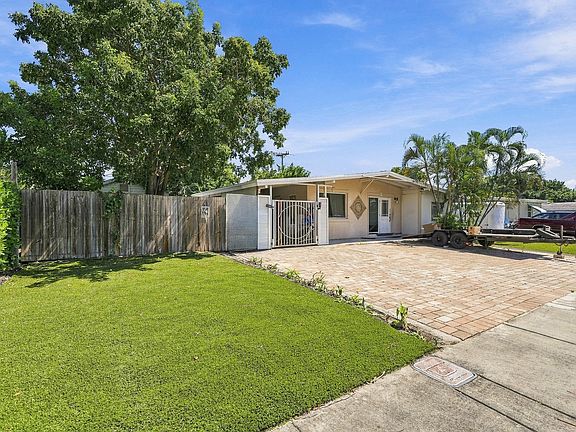 2nd image of 4320 NE 18TH Avenue