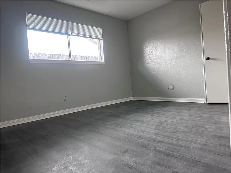 13611 Fernhill Dr — Photo 7