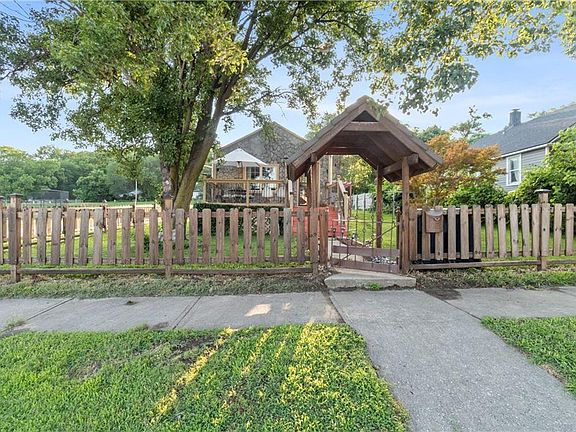 4th image of 1746 Corrington Ave