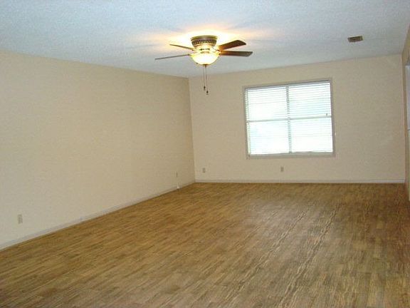 2nd image of 104 Elaine St