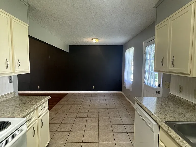 2721 Erwin St #2721 — Photo 5