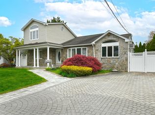 4 Ida Lane, North Babylon, NY 11703