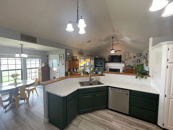 4th image of 29 NW Havenshire Cir