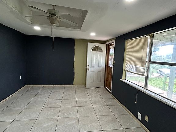 5th image of 1101 Basin Cir