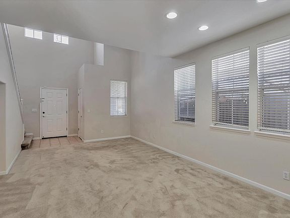 4th image of 2748 Riverrun Dr