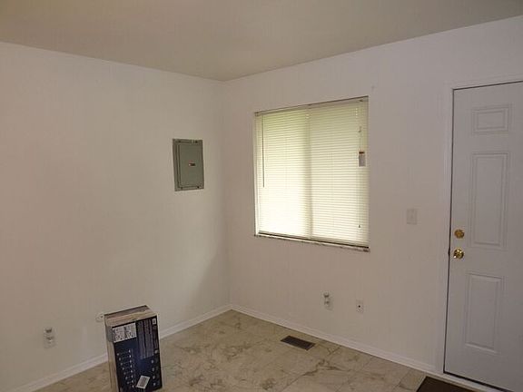 3rd image of 4731 Stratsburg Dr
