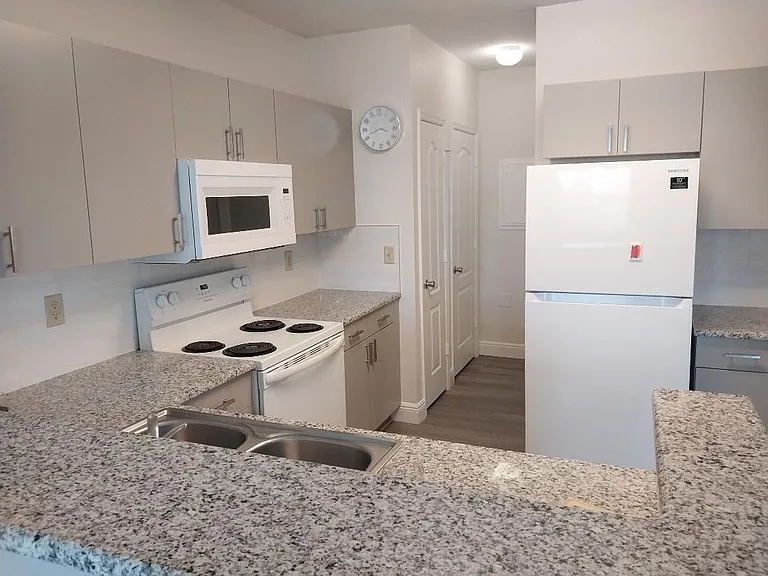 128 SW Peacock Blvd #15-203 — Photo 4