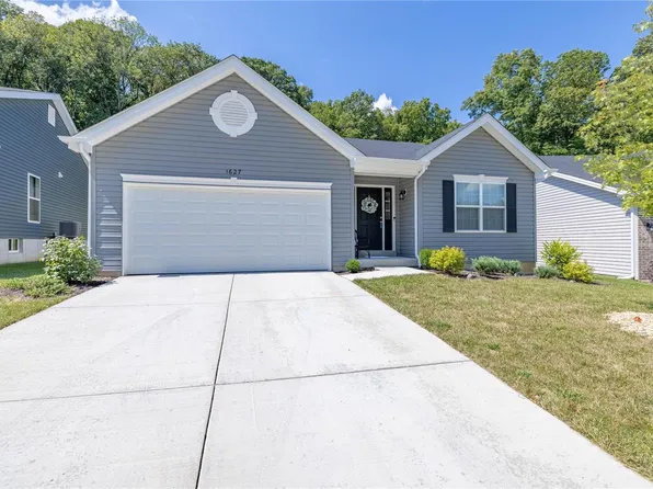 1627 Ridgefield Bluff Ct, Eureka, MO 63025