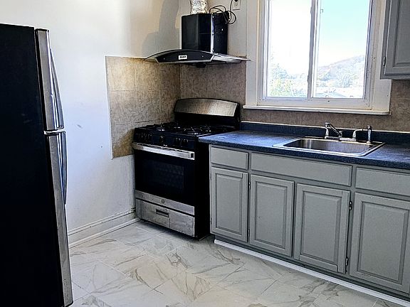 4th image of 348 Mosel Ave #2F
