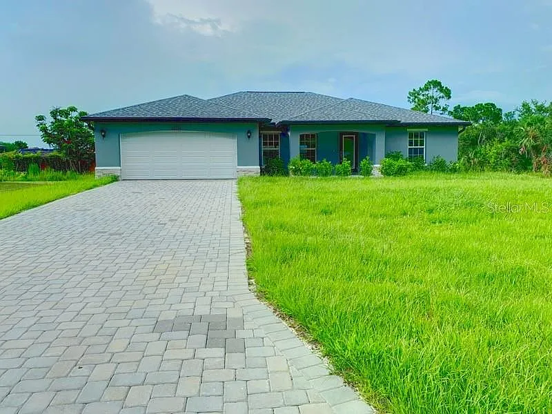 4 bed, 2.0 bath, 1829 sqft, $2,300 — Photo 2
