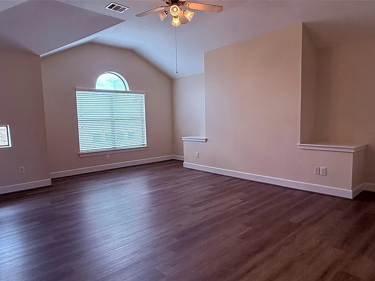 650 Westcross St #85 — Photo 33