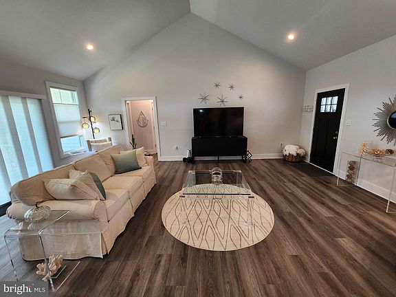5th image of 53 Moonstone Dr