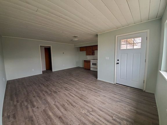 5th image of 1115 E Parker St