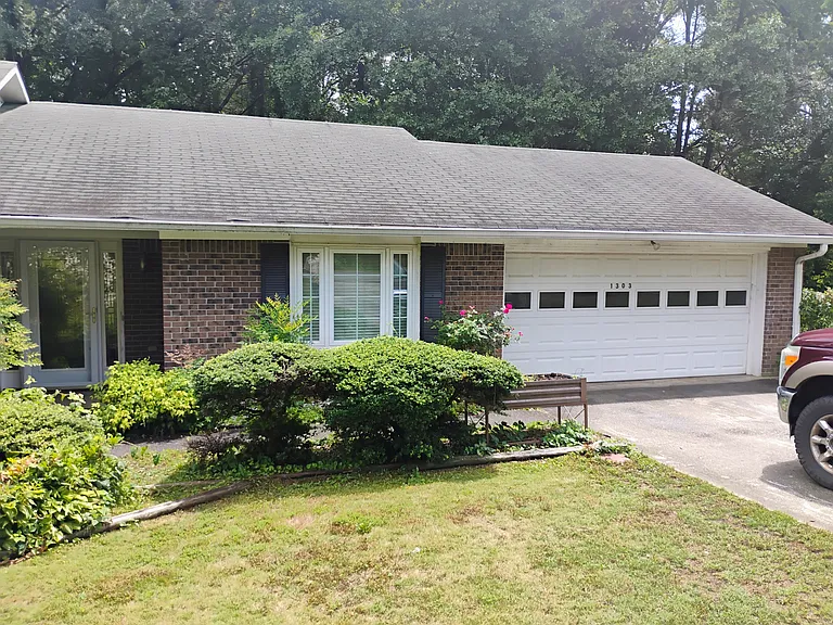 1303 Carman Ct SE — Photo 1
