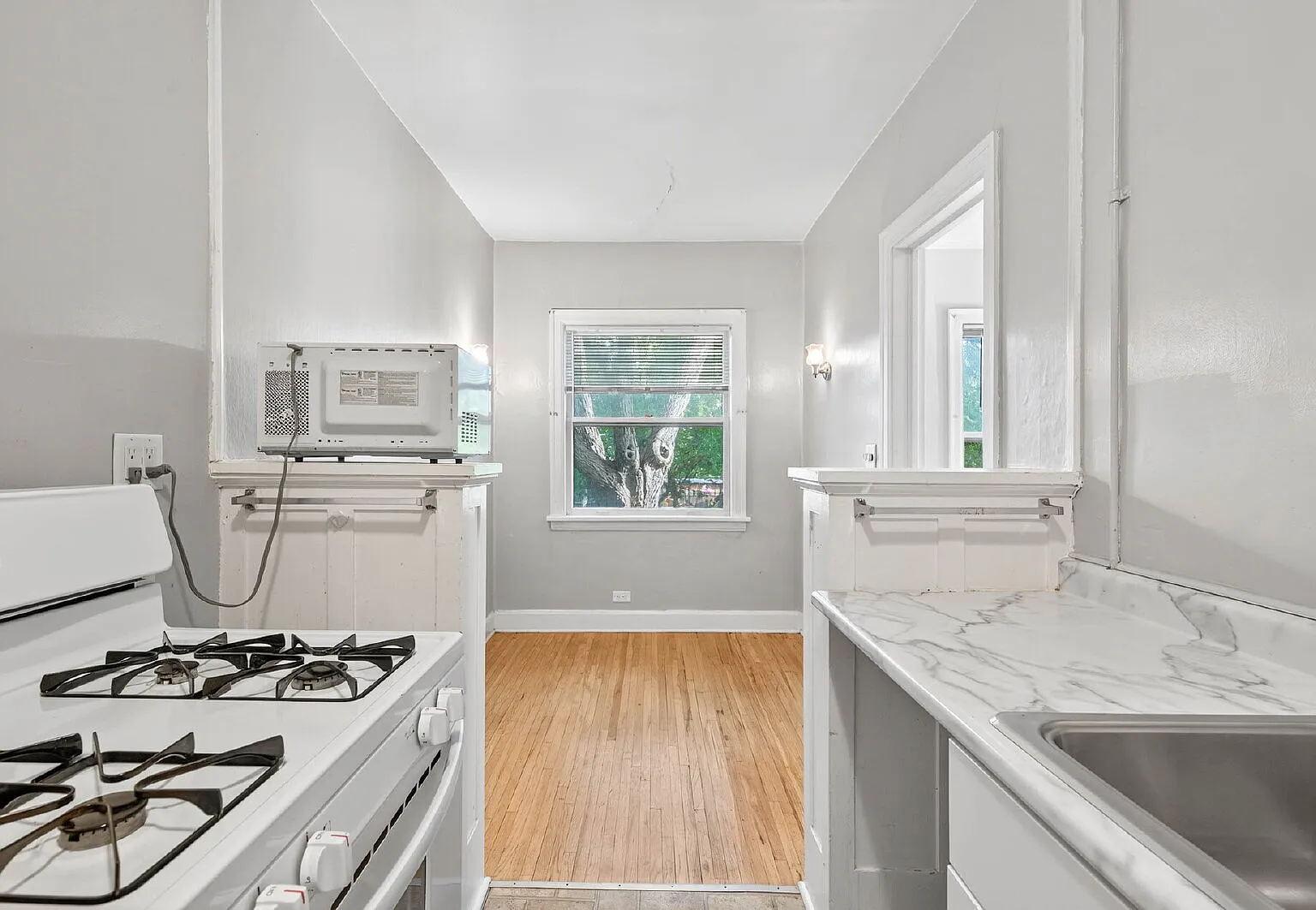 1 bed, 1.0 bath, 800 sqft, $1,097 — Photo 1