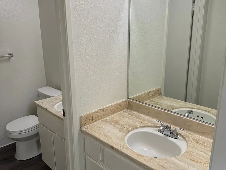 14543 Burbank Blvd — Photo 14
