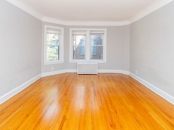 5th image of 6751 N Artesian Ave APT 2C