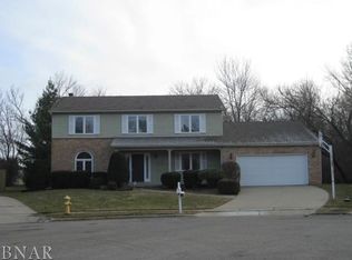 8 Hidden Lake Ct, Bloomington, IL 61704