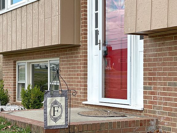 5th image of 76 Hillside Dr