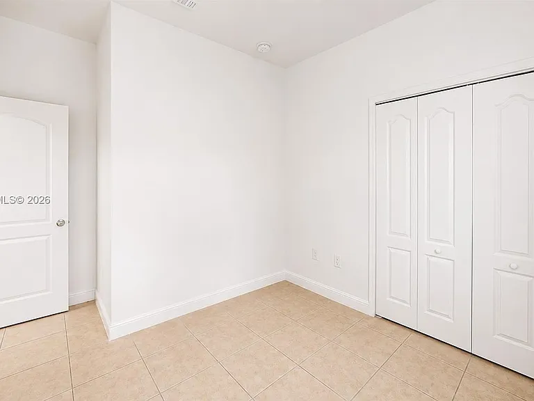 1652 SE 28th St #200 — Photo 1