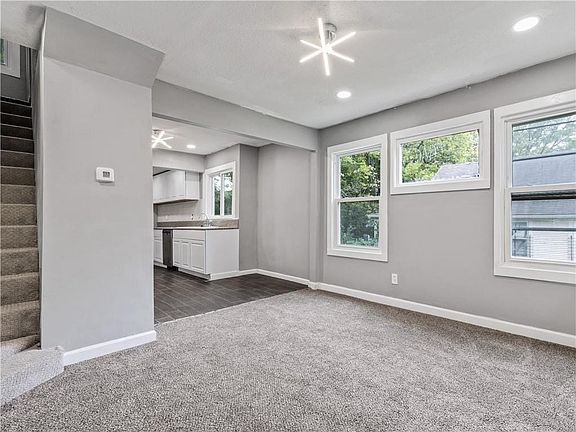 3rd image of 3909 Olive St