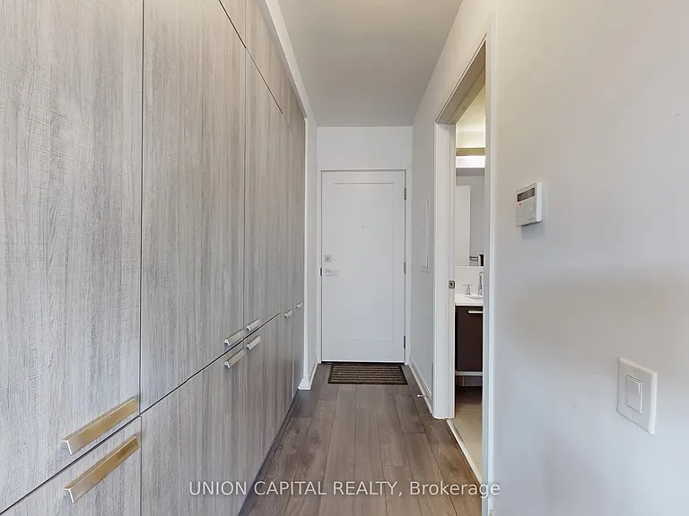 50 Charles St E #1112 — Photo 9