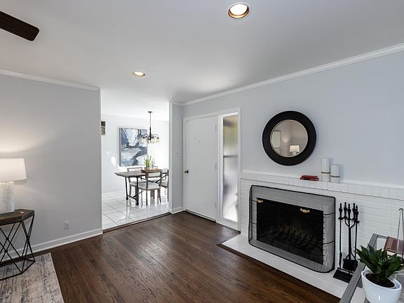 4th image of 4917 Esther Dr