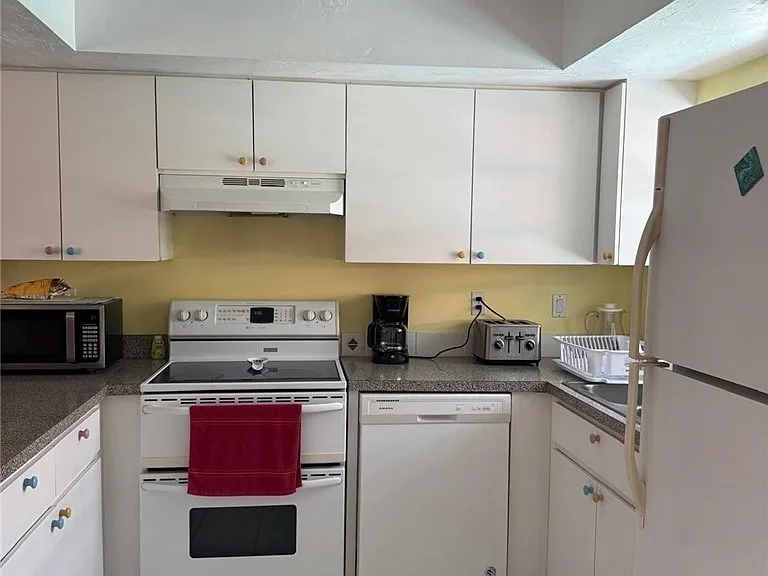 921 Jefferson Ave — Photo 4