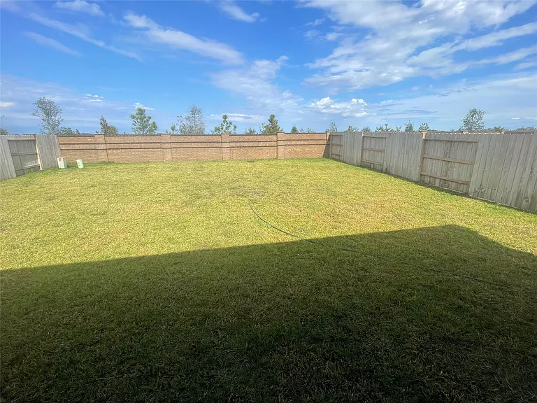 827 Rosewood Trl — Photo 11