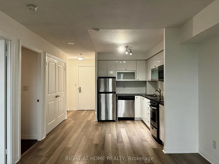 2015 Sheppard Ave E #1507 — Photo 2