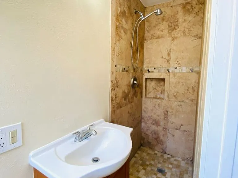 204 N Spring Ave #B — Photo 4