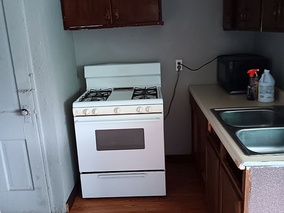 5th image of 2224 Smith St