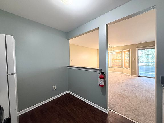 5th image of 112 Lowell Ct APT 8