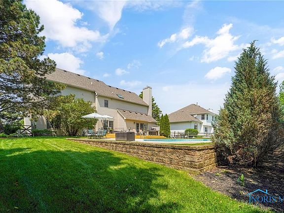 3rd image of 26476 Laurel Ln