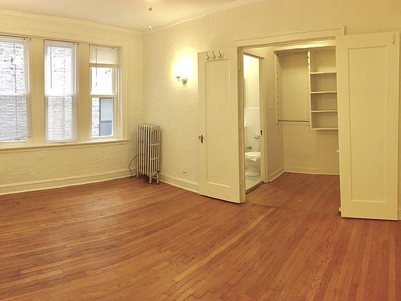 2nd image of 5727 N Winthrop Ave APT 208