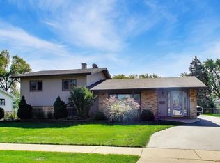 655 Flagstaff Ln, Hoffman Estates, IL 60169