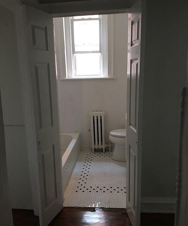 2nd image of 801 N Sheppard St APT 2