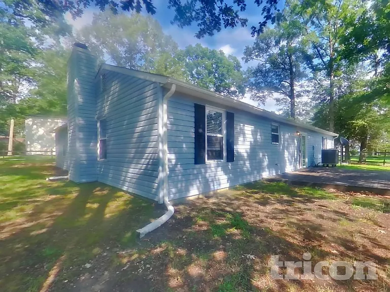 1203 Addison Ct — Photo 16