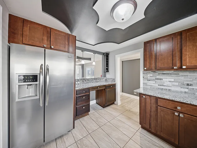 810 Superior St — Photo 6